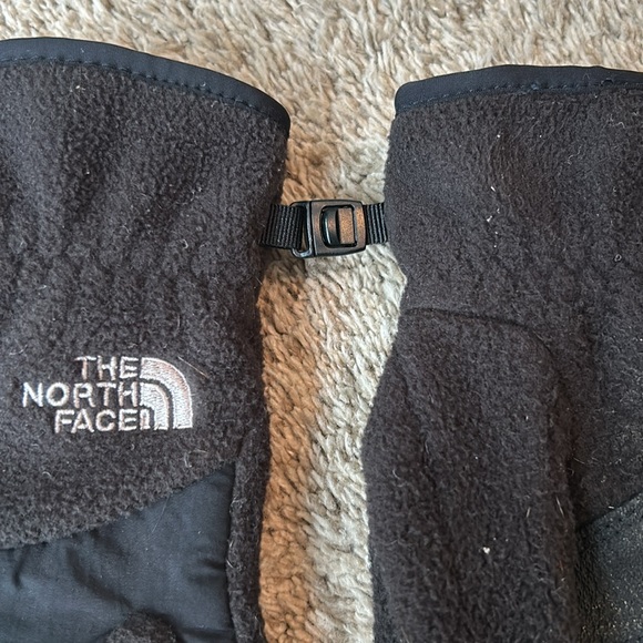 Kids North Face Gloves - Picture 3 of 3